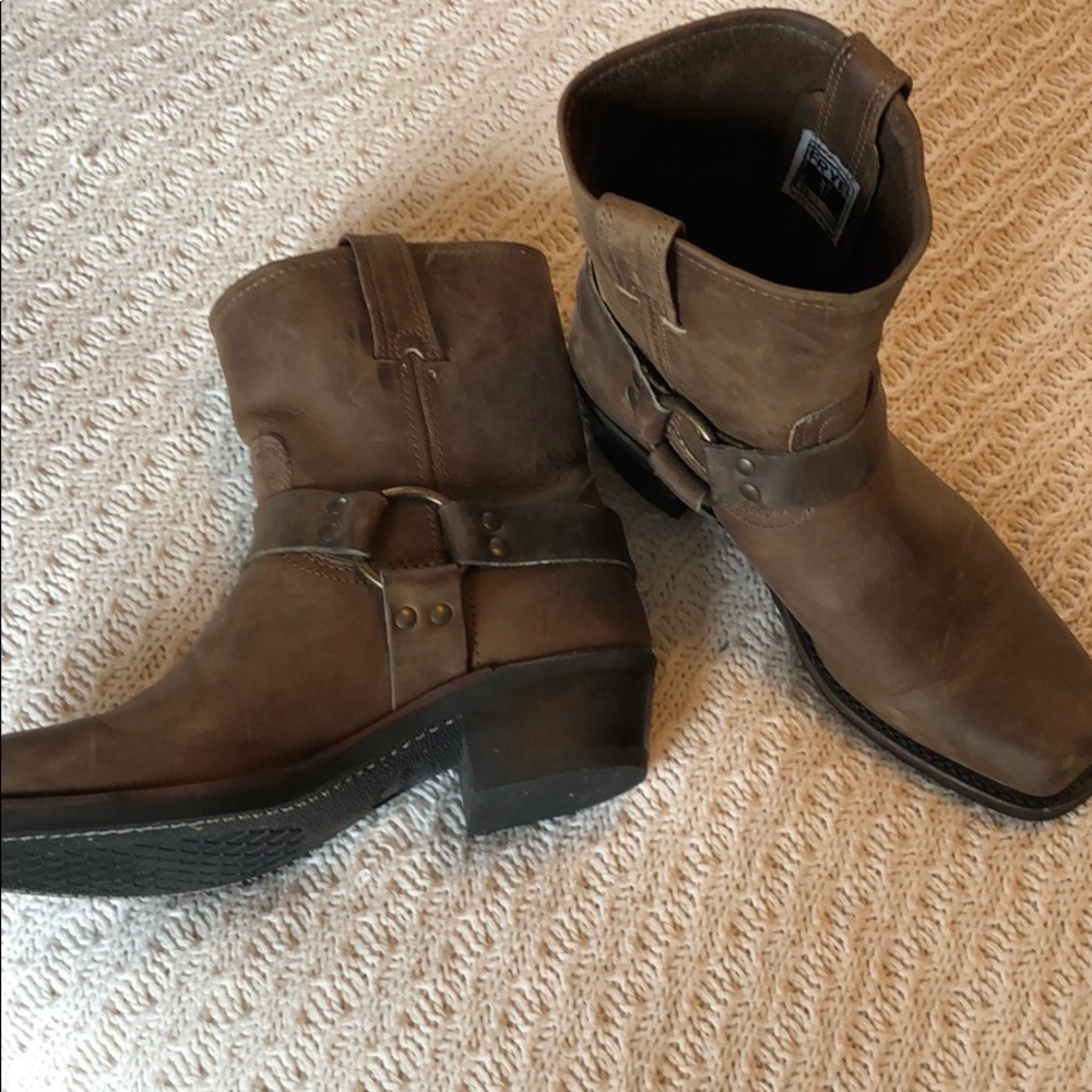 Frye Harness 8R